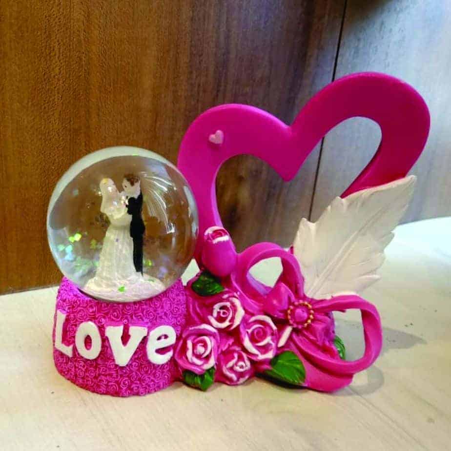 RedRoss Snow Globe | Couple Love Dreams| Flakes | Magical | Polyresin |  Ting Ting Musical | Rotating |13cm | No Battery Needed Medium Size (Pink) :  Amazon.in: Toys & Games