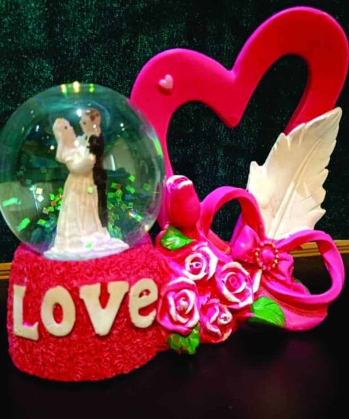 Romantic Lover Musical Snow Globe LED Couple Ball Music Box Automatic Snow  Spraying Sky City Music Box Valentine S Gift - Walmart.ca
