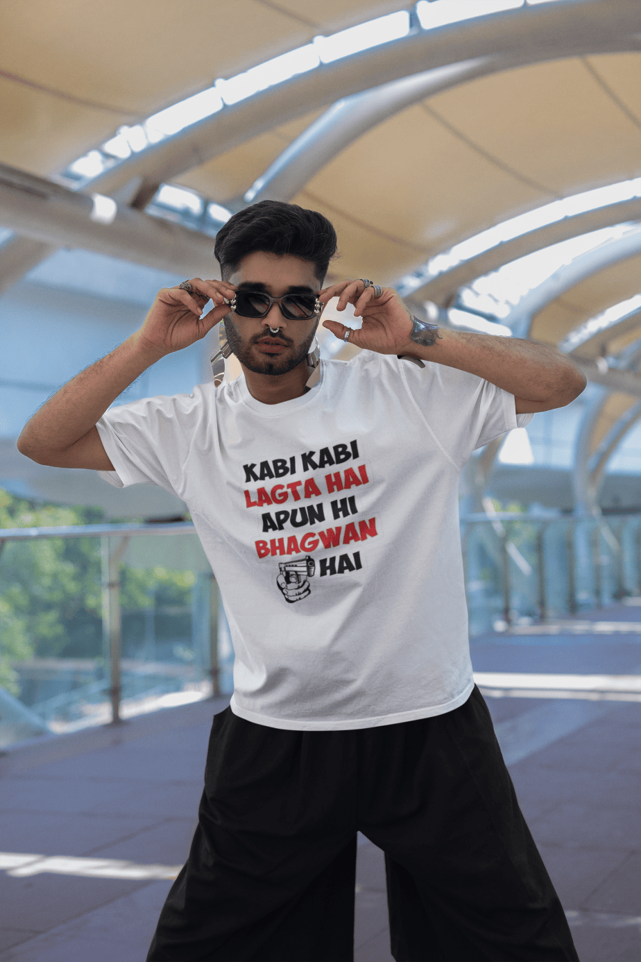 kabhi kabhi lagta hai apun hi bhagwan hai half sleeve unisex cotton t shirt